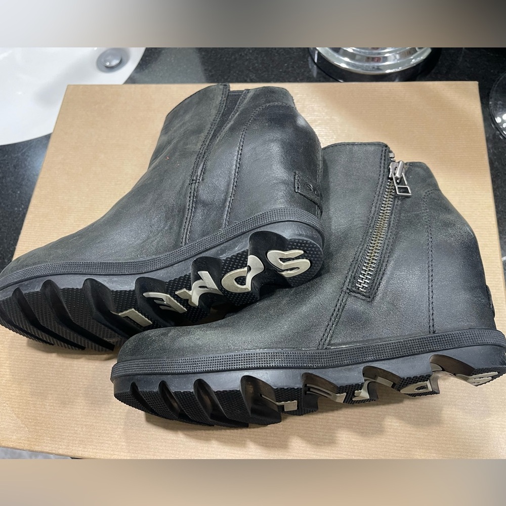 7.5 Sorel light rain waterproof Black Leather Wedge Ankle Boots